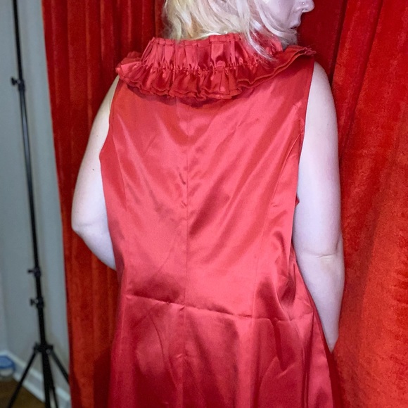 Red dress - Picture 4 of 13